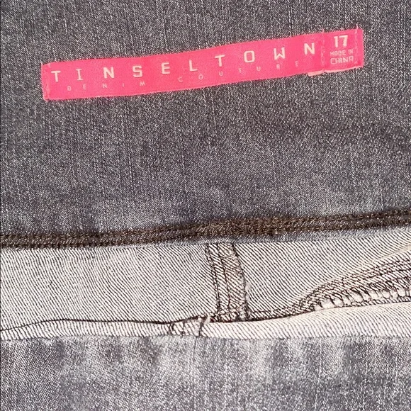 8 button high rise denim shorts - Picture 6 of 6